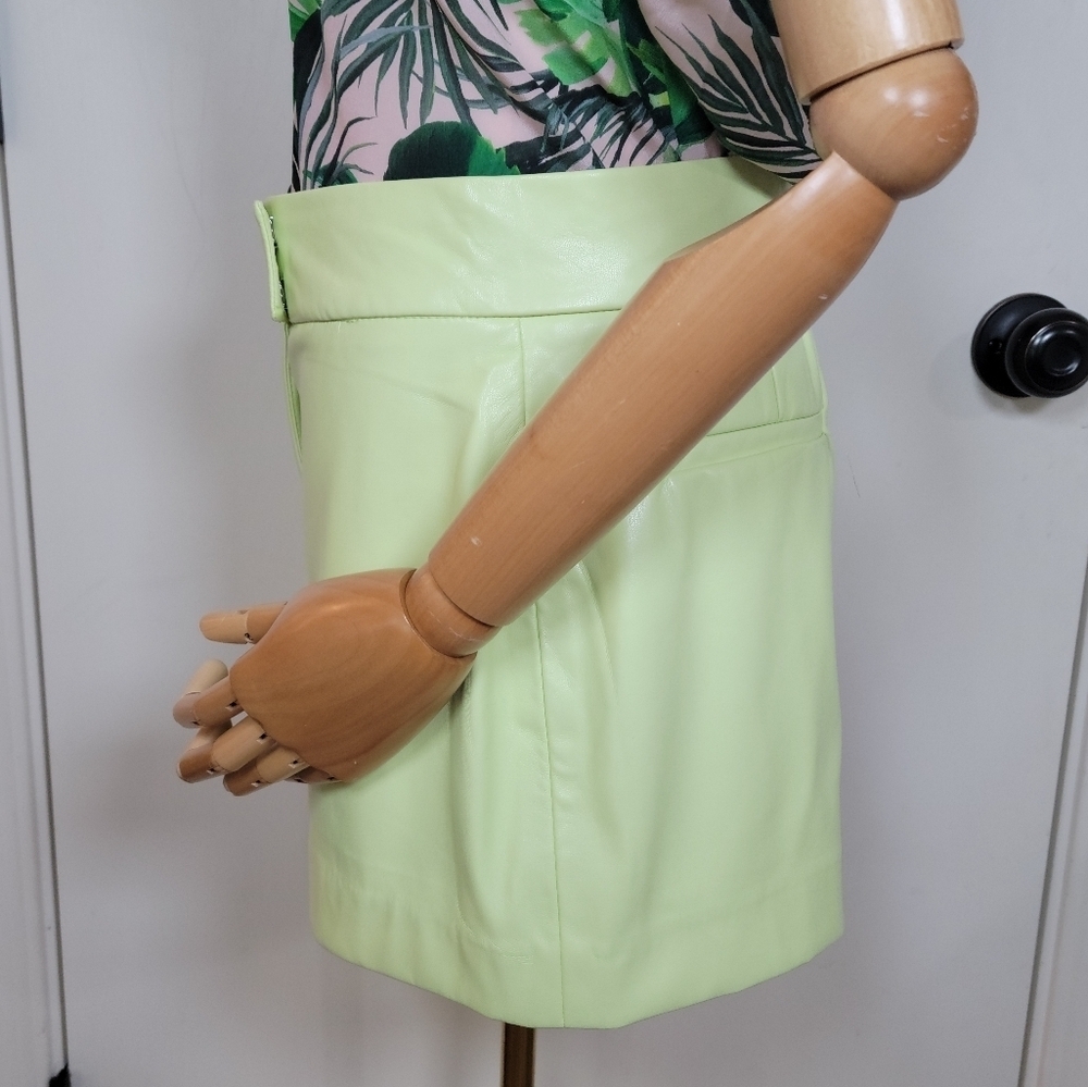 House of Harlow 1960 Faux Leather High Waist Shorts Size 8 - Picture 7 of 13